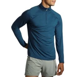 Brooks | Men's Dash 1/2 Zip - Heather Indigo Rush -Sportswear Promotions 211298407 M Brooks Dash12zip frontonbody
