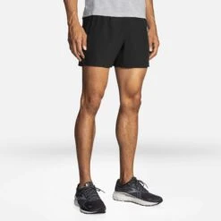 Brooks | Men's Sherpa 5" Short - Black -Sportswear Promotions 211332001 M brooks sherpa5inshort modelfront2
