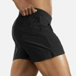 Brooks | Men's Sherpa 5" Short - Black -Sportswear Promotions 211332001 M brooks sherpa5inshort modelrun