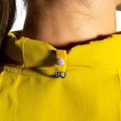 Brooks | Women's Canopy Jacket - Golden Hour -Sportswear Promotions 221521362 W Brooks CanopyJacket backclose