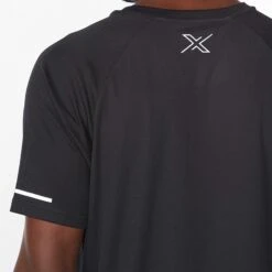 2XU | Men's Aero Tee - Black -Sportswear Promotions MR6557ablksrf M aerotee detailback