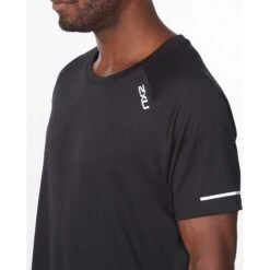 2XU | Men's Aero Tee - Black -Sportswear Promotions MR6557ablksrf M aerotee detailfront