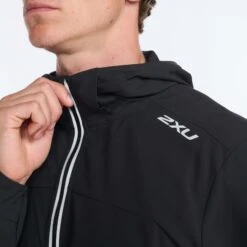 2XU | Men's Aero Jacket - Black -Sportswear Promotions MR6858aBLKSRF M 2XU AeroJacket zipper