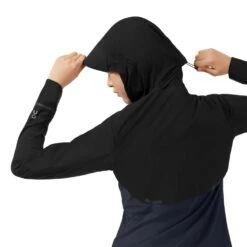 On | Women's Weather Jacket -Sportswear Promotions W20400248 F onrunning weatherjacket hooddetail