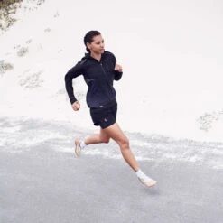 On | Women's Weather Jacket -Sportswear Promotions W20400248 F onrunning weatherjacket model