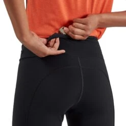 On | Women's Active Shorts -Sportswear Promotions W225.00272 W On ActiveShorts backpocket